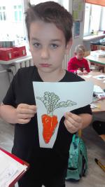 Szkoła Promująca Zdrowia - Świat owoców - bohater Marchewka - uczniowie przygotowują prace plastyczne