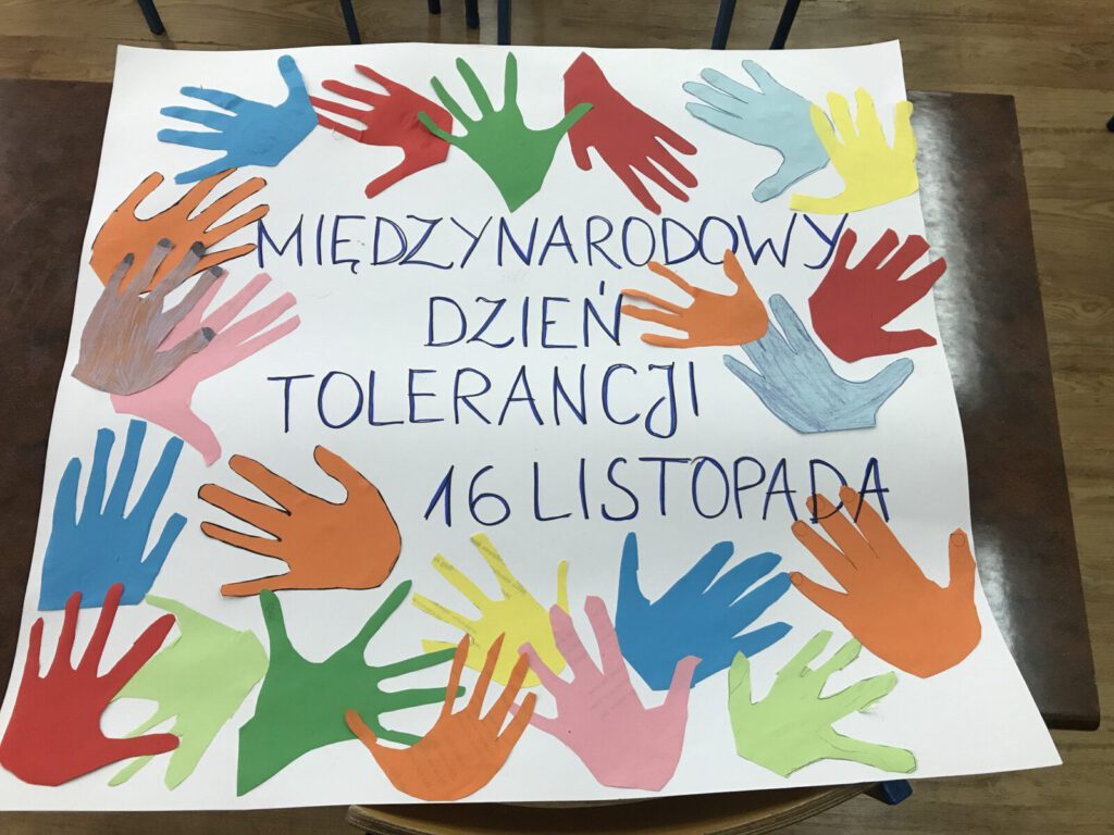 Międzynarodowy Dzień Tolerancji - plakat przygotowany przez uczniów SP21