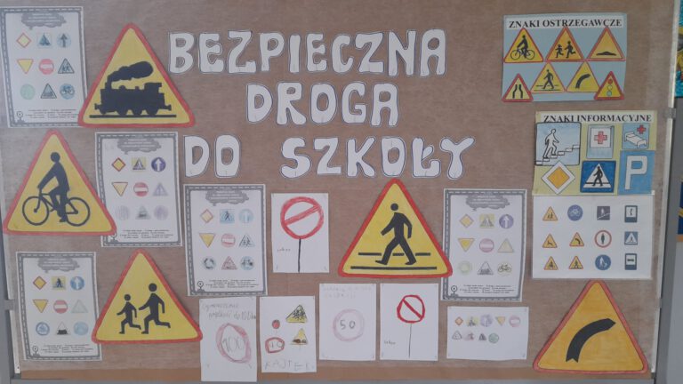 Tablica informacyjna o bezpieczeństwie wykonana przez uczniów; znaki drogowe