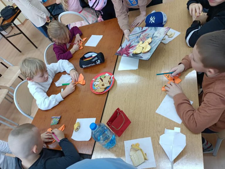 Spotkanie klasy 5A z Zajączkami w ramach Dnia Origami