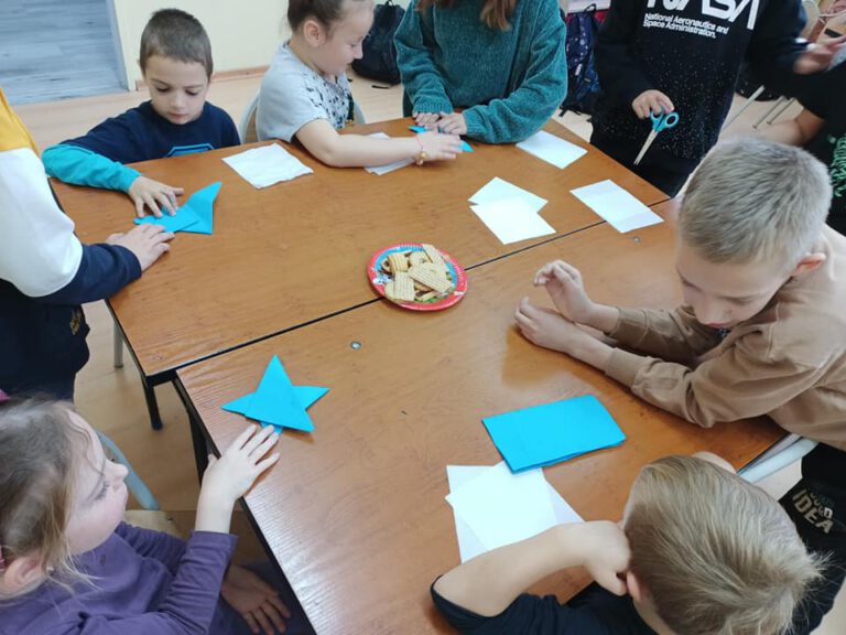 Spotkanie klasy 5A z Zajączkami w ramach Dnia Origami