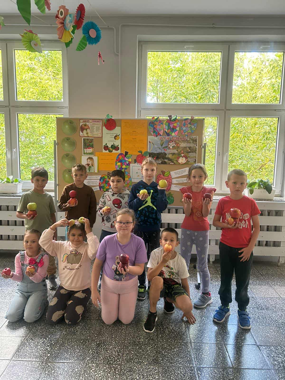 Zdrowy projekt w klasie 2d „W świecie owoców i warzyw”